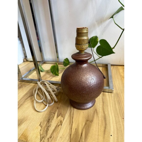 Vintage Round Table Lamp with Pull Chain - Picture 1 of 8